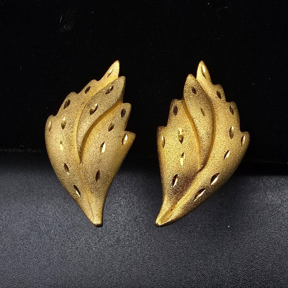 Keys Gold Tone Clip On Screw Back Earrings Bud Leaf Shape Vintage